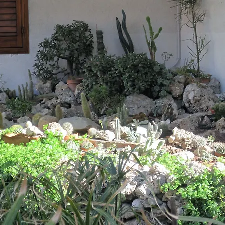 Lirma Bed and Breakfast 4*